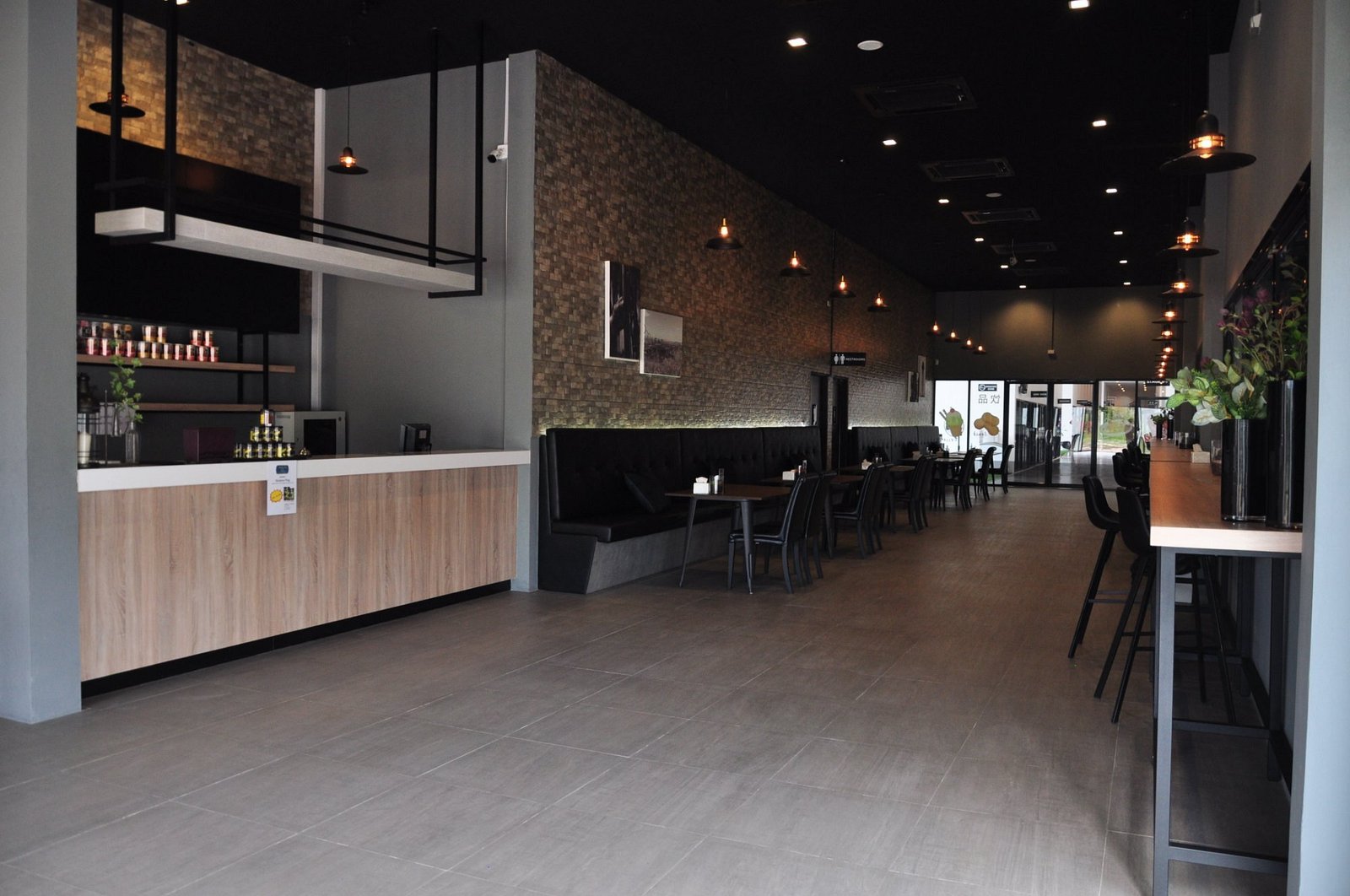 The café and lounge area at Light Bullet shooting range